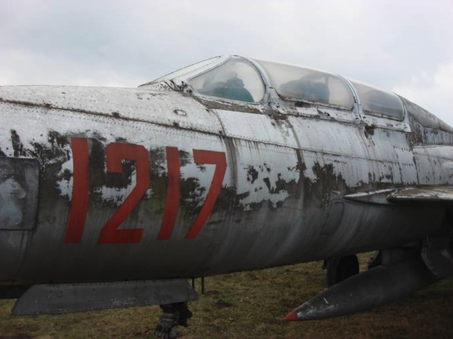 MiG-21 U nb 1217. Czyżyny 2009 rok. Zdjęcie Karol Placha Hetman