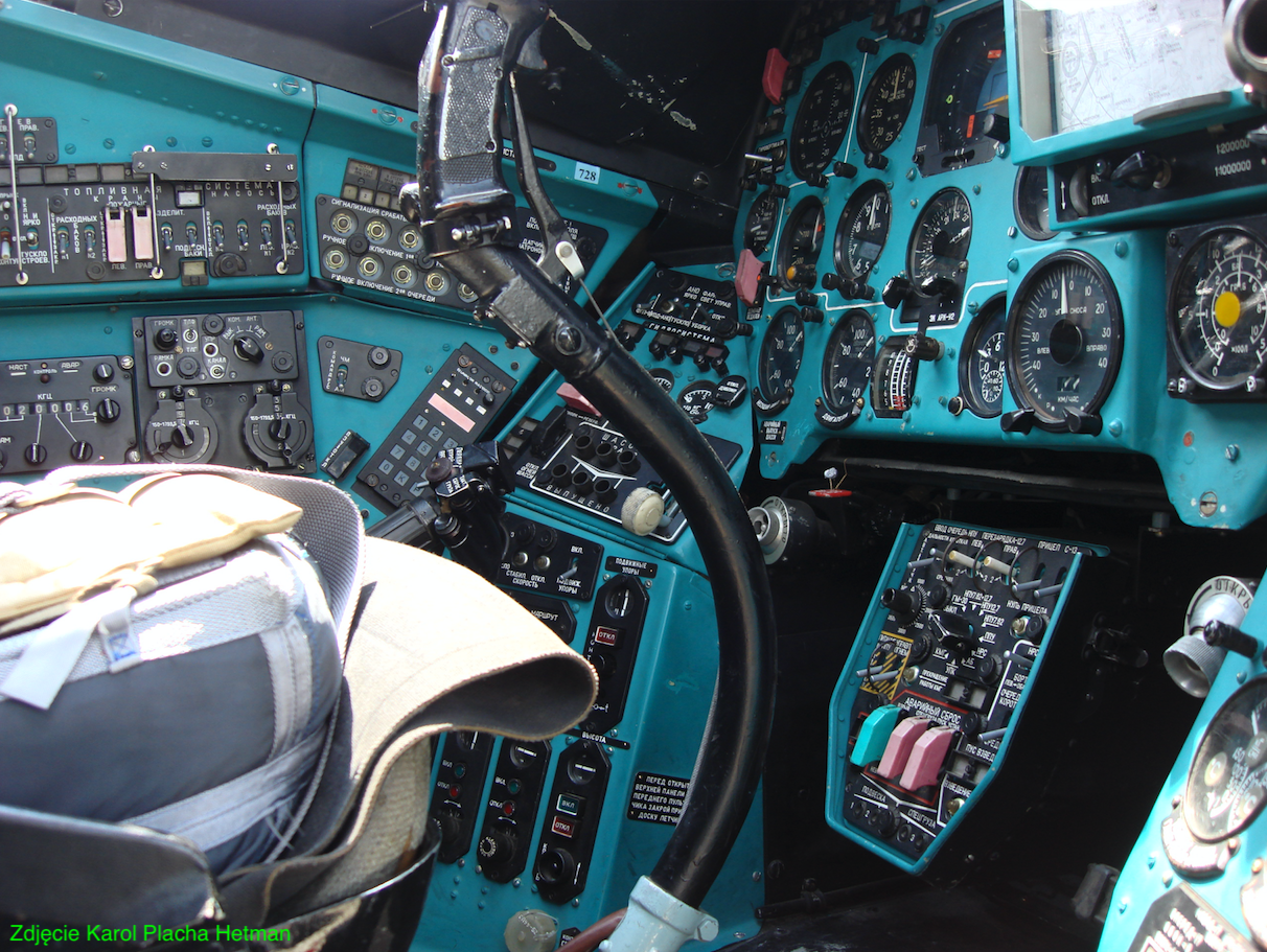Mil Mi-24, stanowisko pilota. 2008 rok. Zdjęcie Karol Placha Hetman