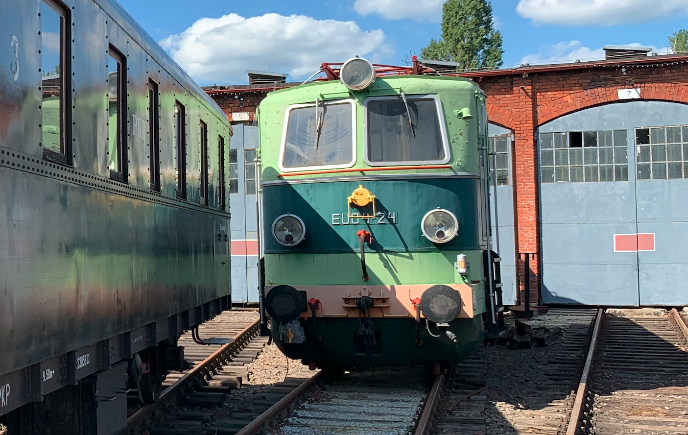 Electric locomotive EU04-24. 2022. Photo by Karol Placha Hetman