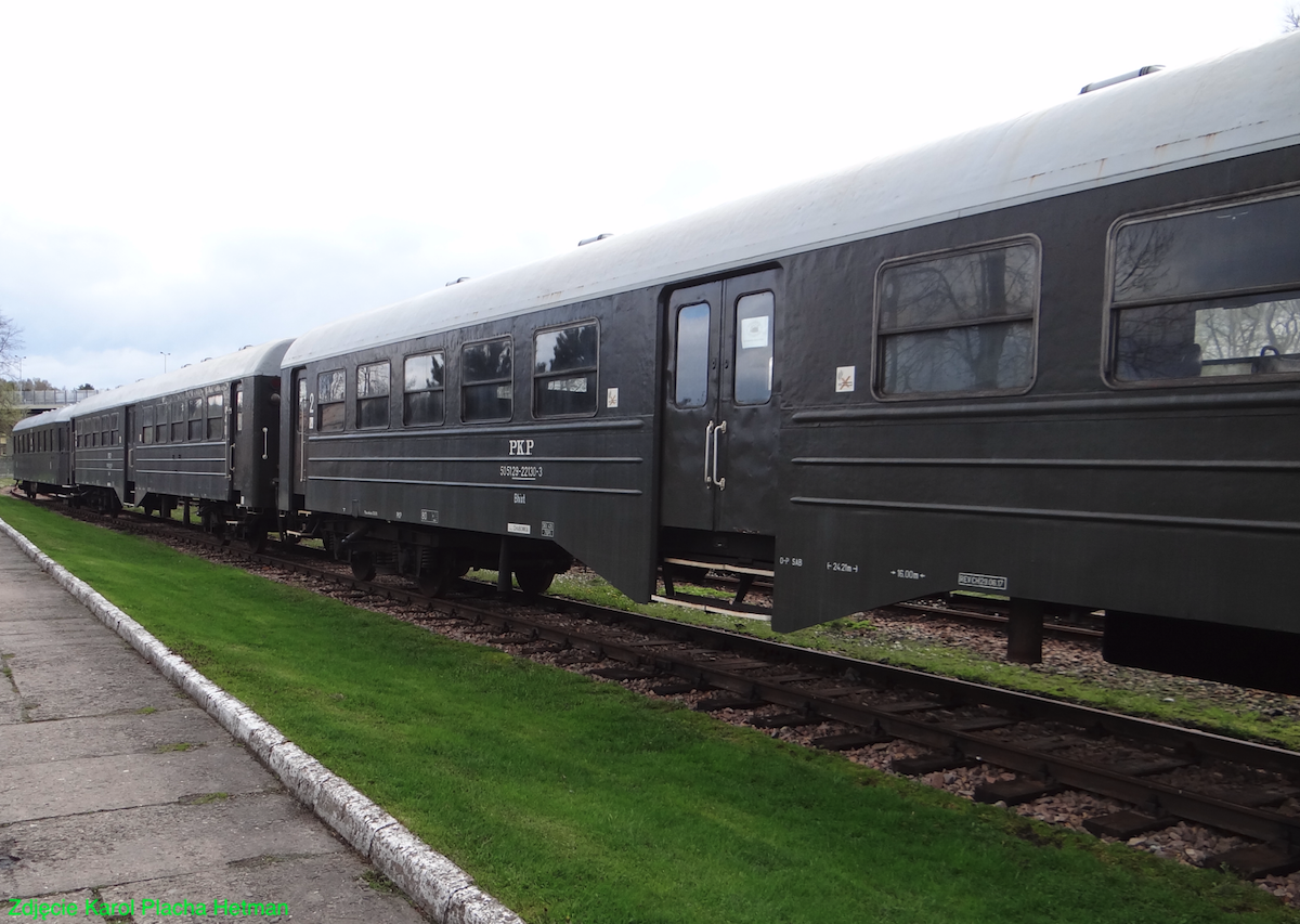 Retro passenger train. 2021 year. Photo by Karol Placha Hetman