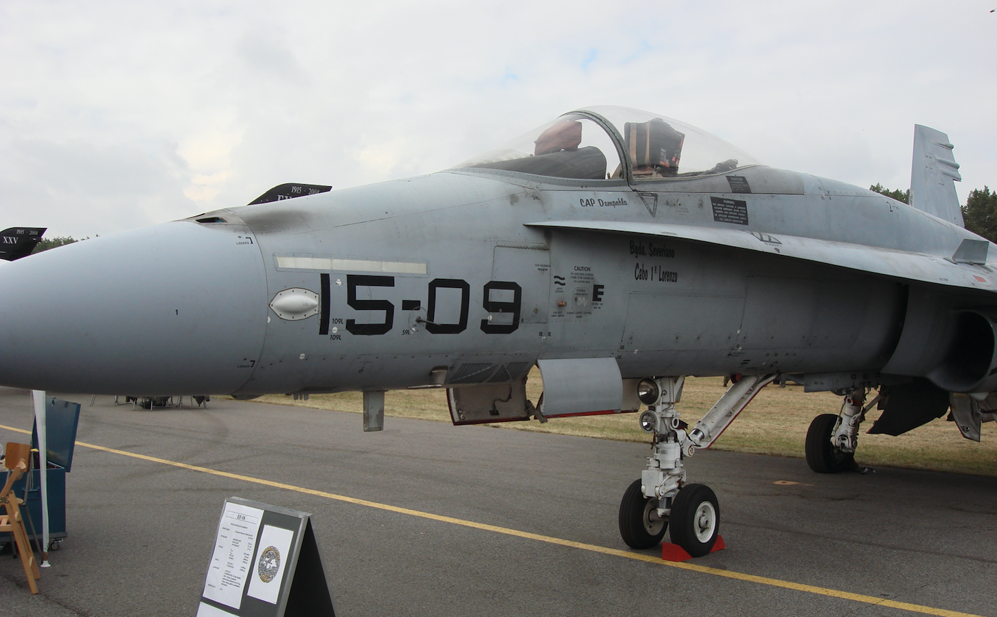 McDonnell Douglas EF-18 A Hornet nr 15-09. Hiszpania. 2007 rok. Zdjęcie Karol Placha Hetman