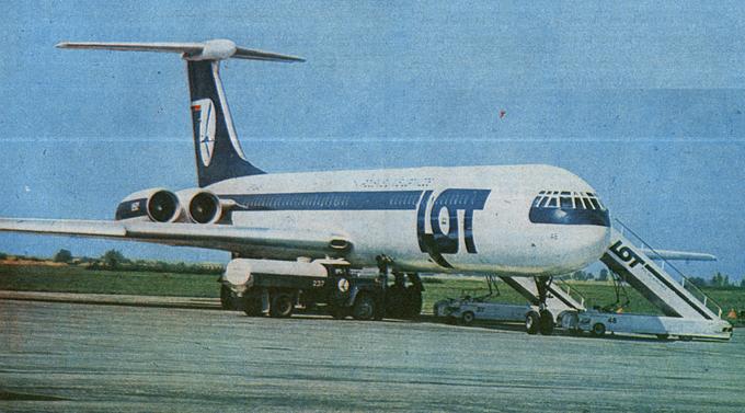 Ił-62 SP-LAE w nowym malowaniu. 1983 rok. Zdjęcie Lotnisko Okęcie