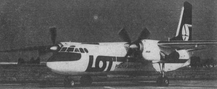 An-24 W PLL LOT SP-LTD. Samolot w nowszym wzorze malowania. 1982 rok. Zdjęcie LAC