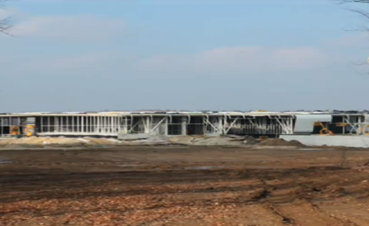 Budowa terminalu. 2012 rok. Zdjęcie LAC