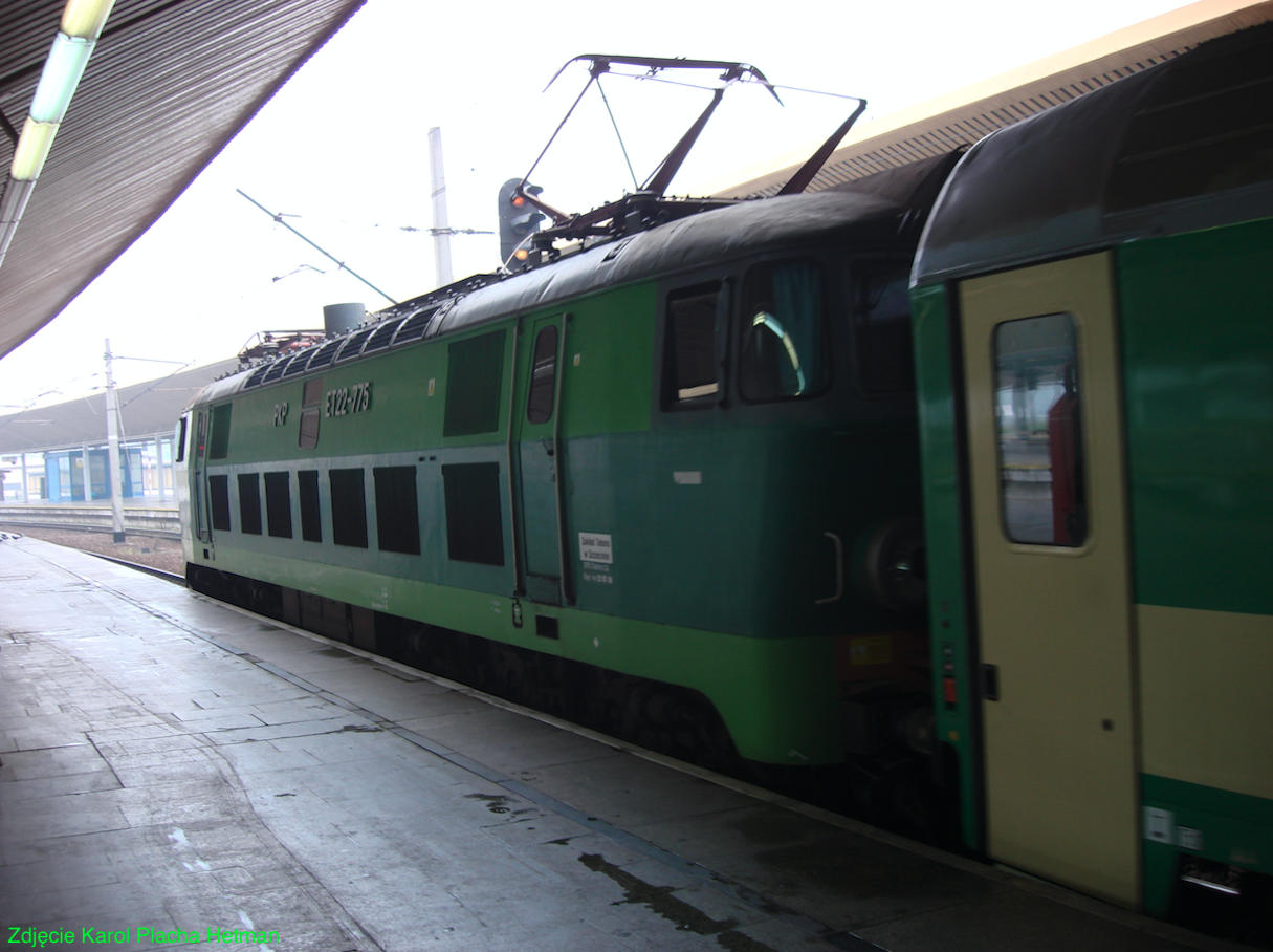 ET22-775 z pociągiem pospiesznym. 2008 rok. Zdjęcie Karol Placha Hetman