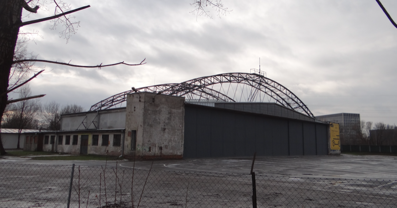 Lotnisko Rakowice - Czyżyny, hangar PLL LOT. 2019 rok. Zdjęcie Karol Placha Hetman