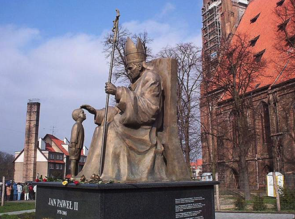 Pomnik Jan Pawła II w Chojnie. 2009 rok. Zdjęcie LAC