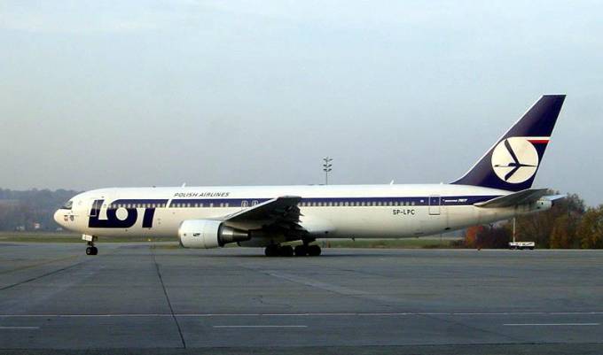 B-767-300 ER registration SP-LPC Poznań. It is this plane in 2011, it landed without a landing gear at Okęcie Airport. Balice 2004. Photo by Karol Placha Hetman