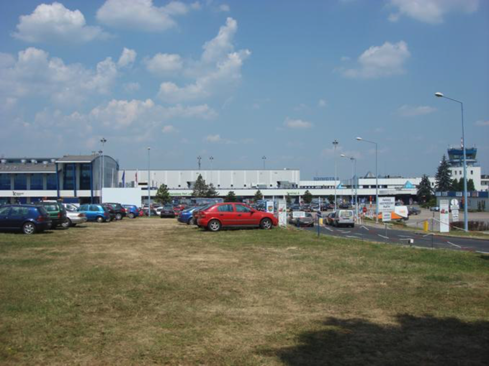 Panorama Terminalu Lotniska Pyrzowice. 2010 rok. Zdjęcie Karol Placha Hetman