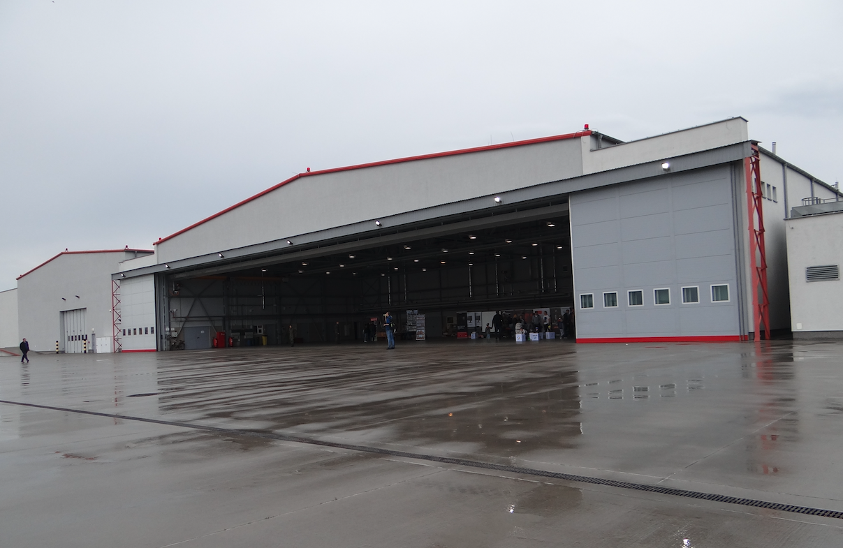 Hangar na Lotnisku Inowrocław. 2019 rok. Zdjęcie Karol Placha Hetman