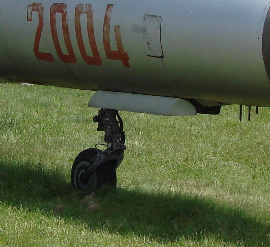 Podwozie przednie MiG-21 PF nb 2004 Czyżyny 2007 rok. Zdjęcie Karol Placha Hetman