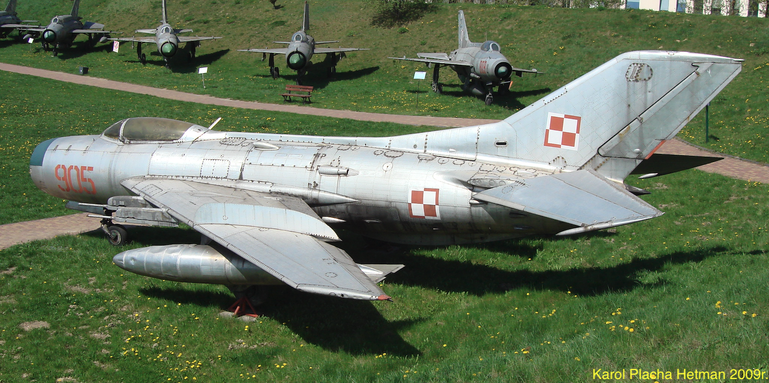 MiG-19 nb 905. 2009 rok. Zdjęcie Karol Placha Hetman
