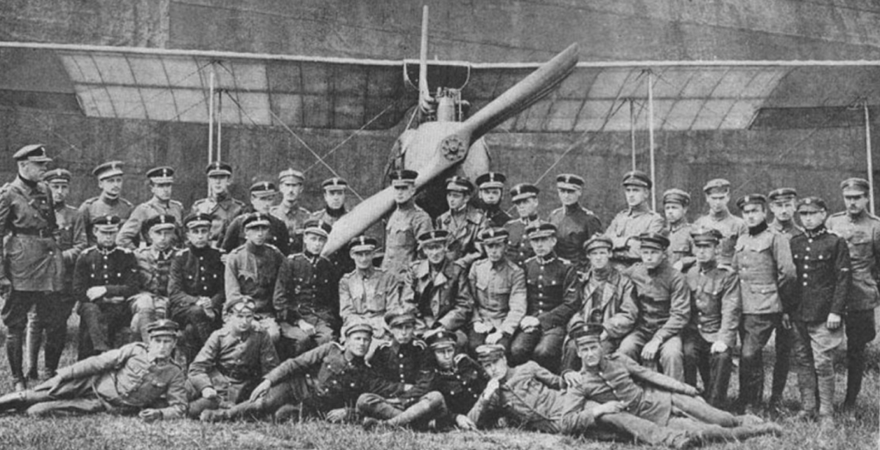 Command, instructors and tempters of the Pilot School in Krakow. May 1920. Historical museum photo