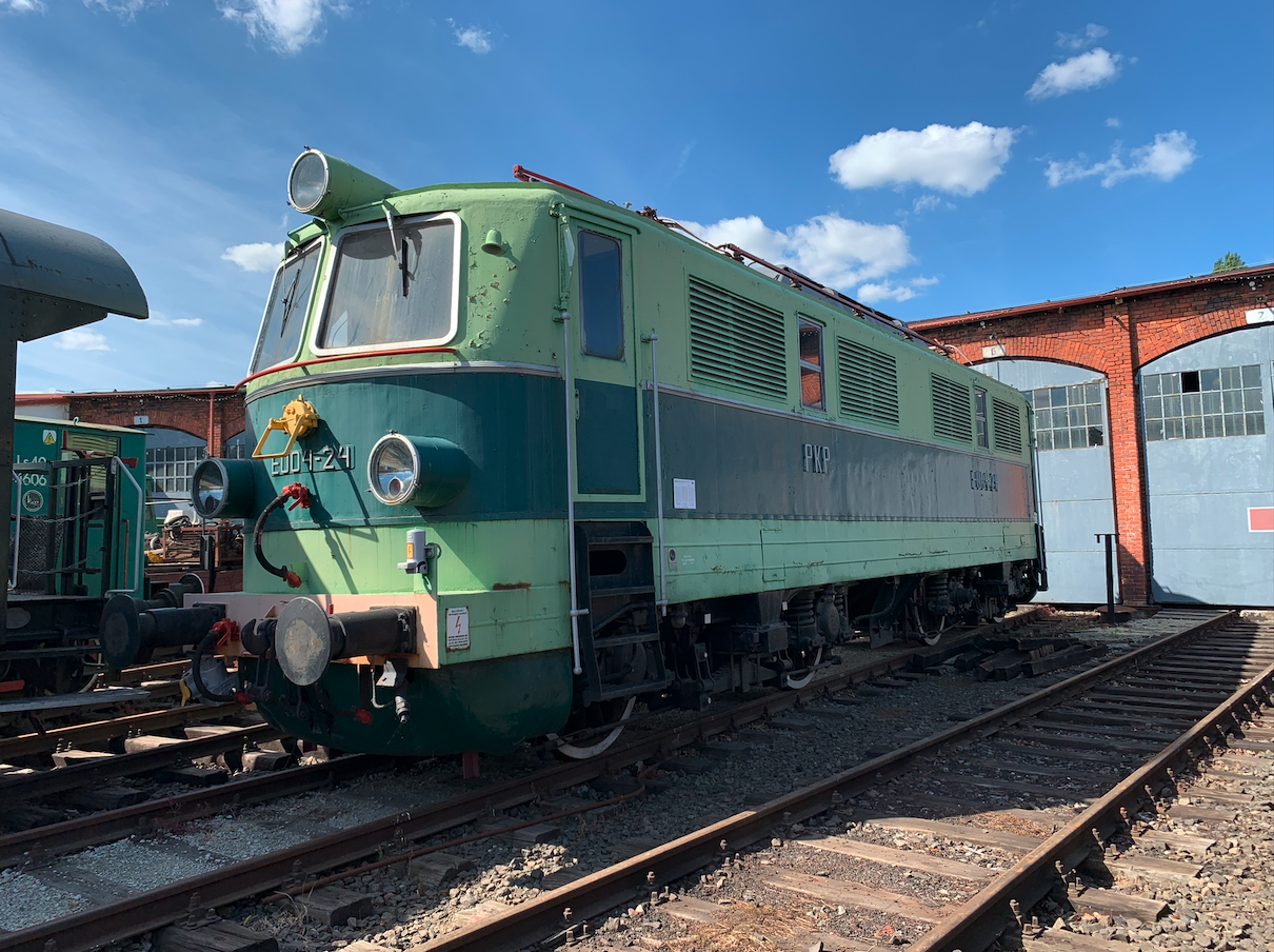 Electric locomotive EU04-24. 2022. Photo by Karol Placha Hetman