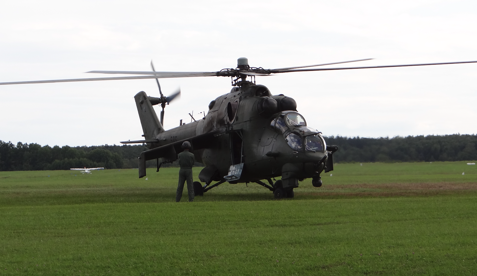 Mi-24 nb 585 z Bazy Pruszcz Gdański. Mazury Air Show 2018. Zdjęcie Karol Placha Hetman