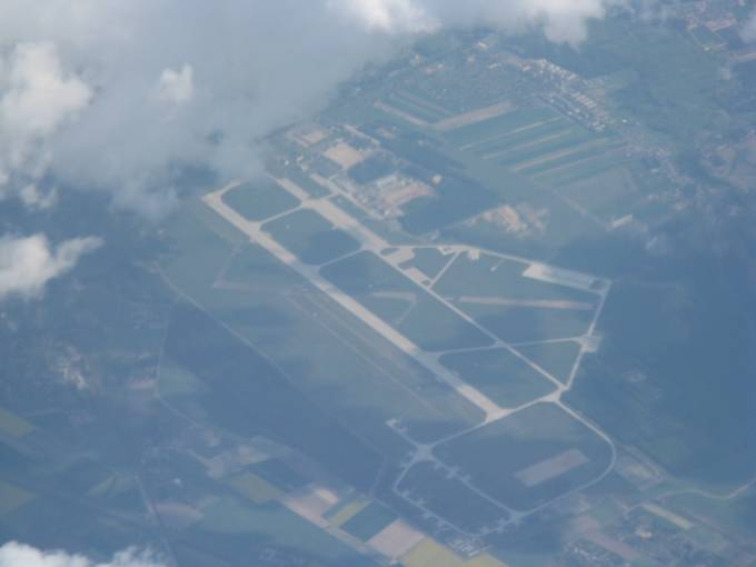 Lotnisko Krzesiny. Widok z samolotu pasażerskiego po starcie z Lotniska Ławica. 2010r.