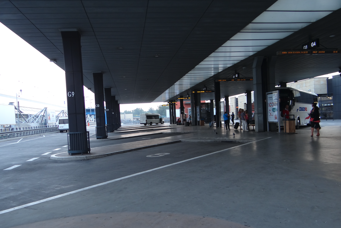 Dworzec autobusowy, górny poziom. 2012 rok. Zdjęcie Karol Placha Hetman