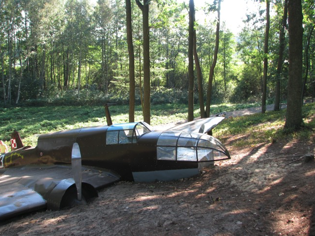 Dłutówek 2009. Replica of the PZL-37 Łoś aircraft. Photo of LAC