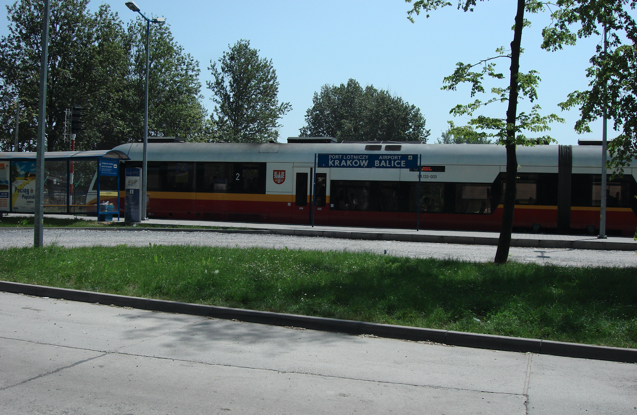Przystanek kolejowy Kraków Balice i pociąg SA133-005. 2008 rok. Zdjęcie Karol Placha Hetman