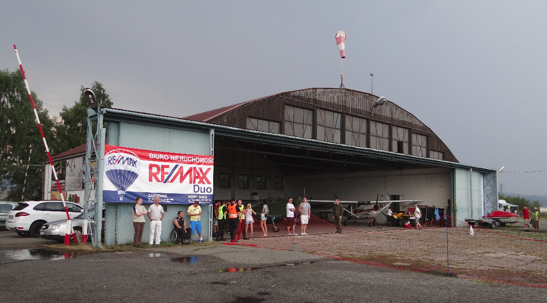 Hangar na Lotnisku Nowy Targ. 2015 rok. Zdjęcie Karol Placha Hetman