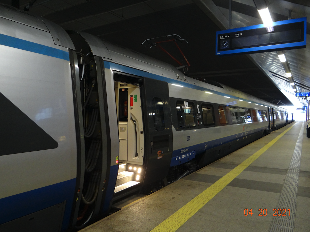 Pendolino ED250. Krakow 2021. Photo by Karol Placha Hetman