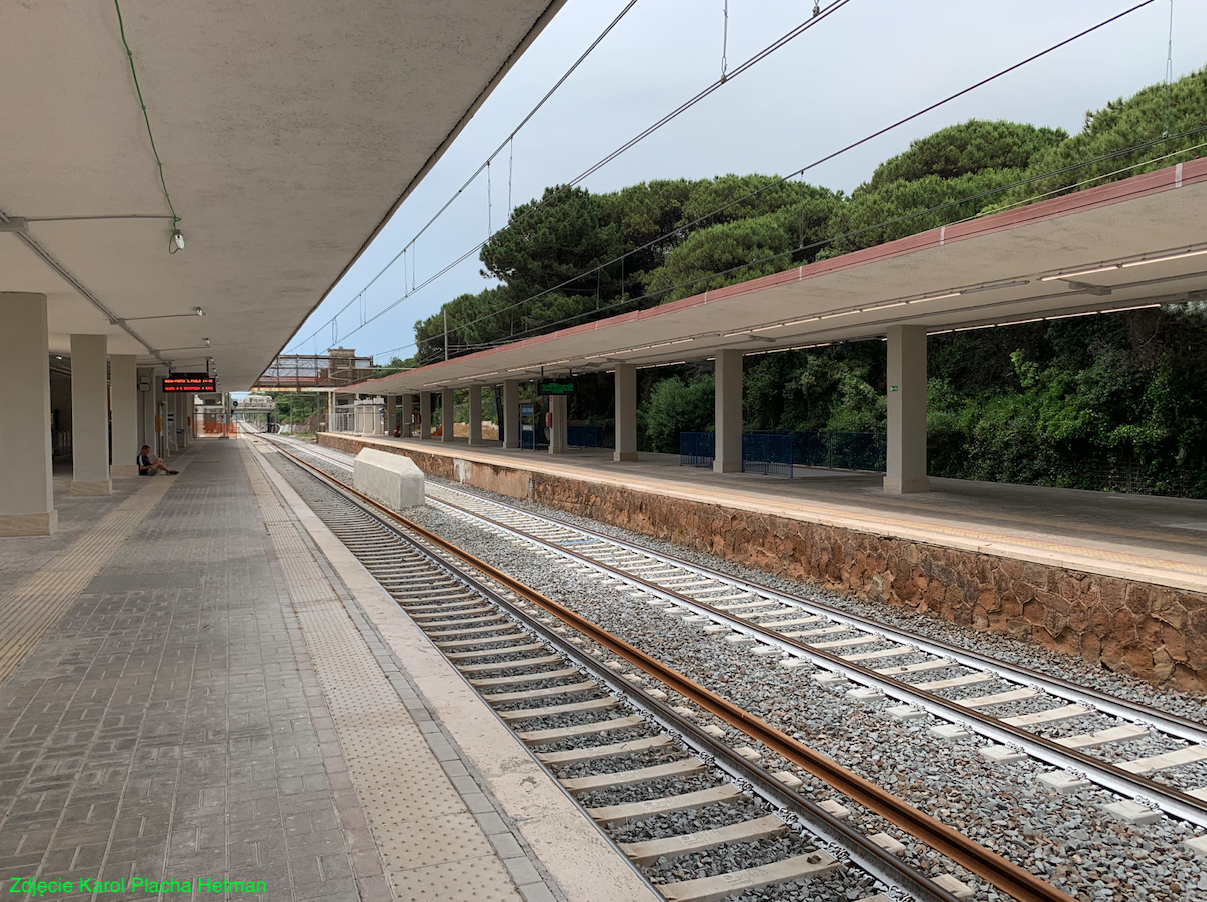 Kolej podmiejska Rzym-Ostia. Stacja Castel Fusano. 2023 rok. Zdjęcie Karol Placha Hetman