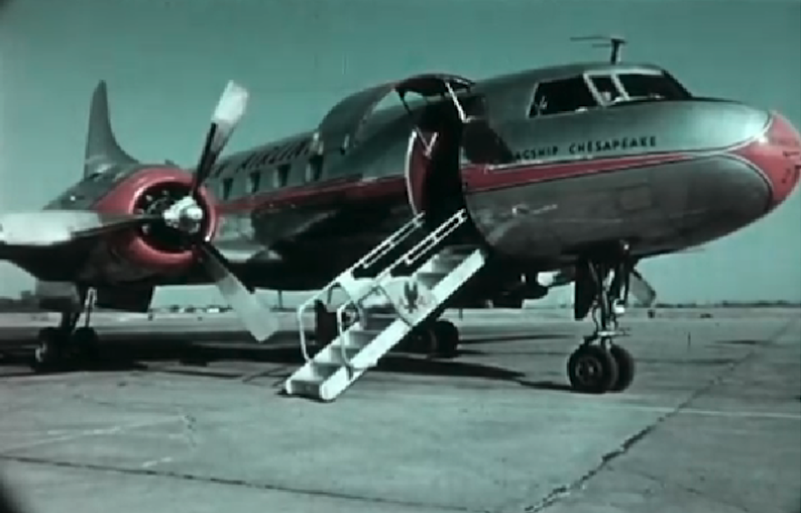 Convair CV-240. Wejście do samolotu. 1950 rok. Zdjęcie Convair