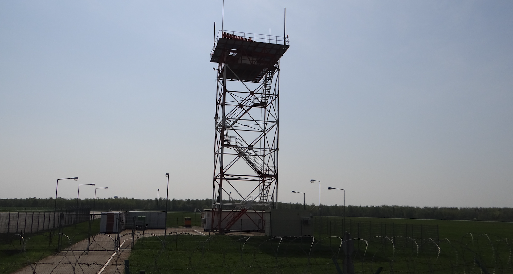 Lotnisko Strachowice. Stacja radiolokacyjna, radar wtórny. 2018 rok. Zdjęcie Karol Placha Hetman