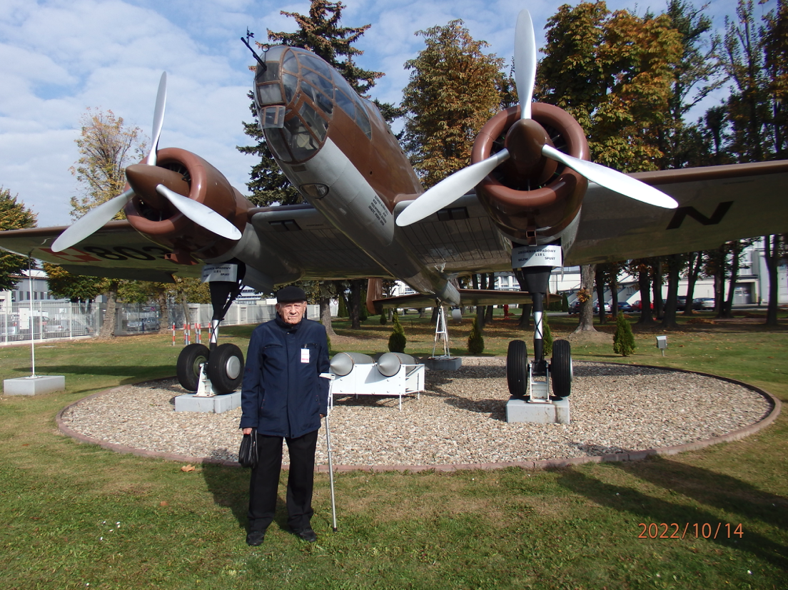 Teofil Lenartowicz in front of the PZL-37 Łoś plane. 2022. Photo by Teofil Lenartowicz