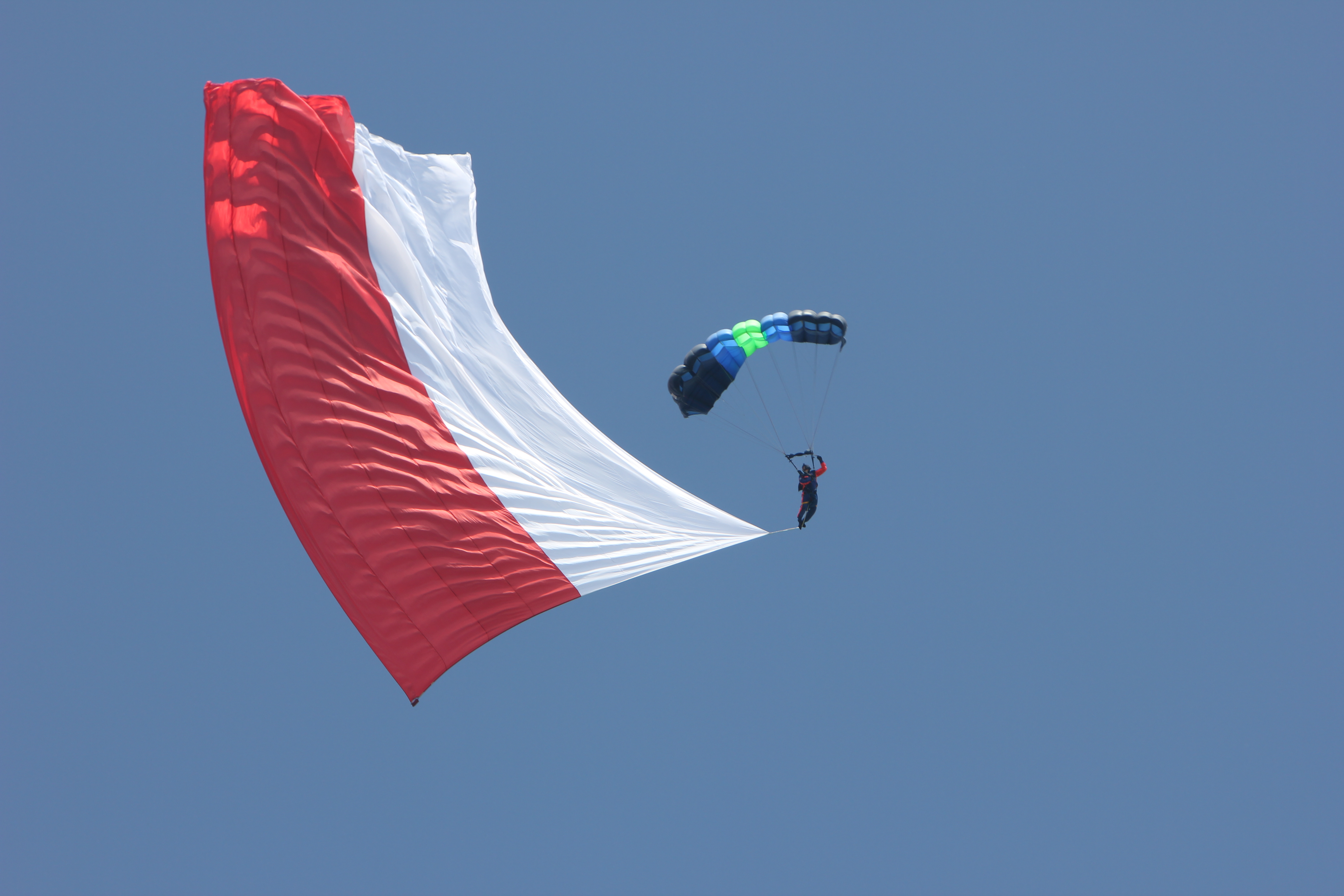 The parachute jumper. 2021 year. Photo by Waldemar Kiebzak