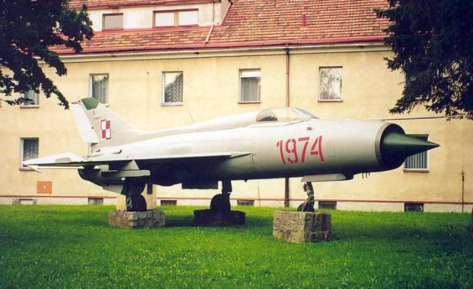 MiG-21 PF nb 1974, ex 1815, nr fabryczny 761815. 2003r.
