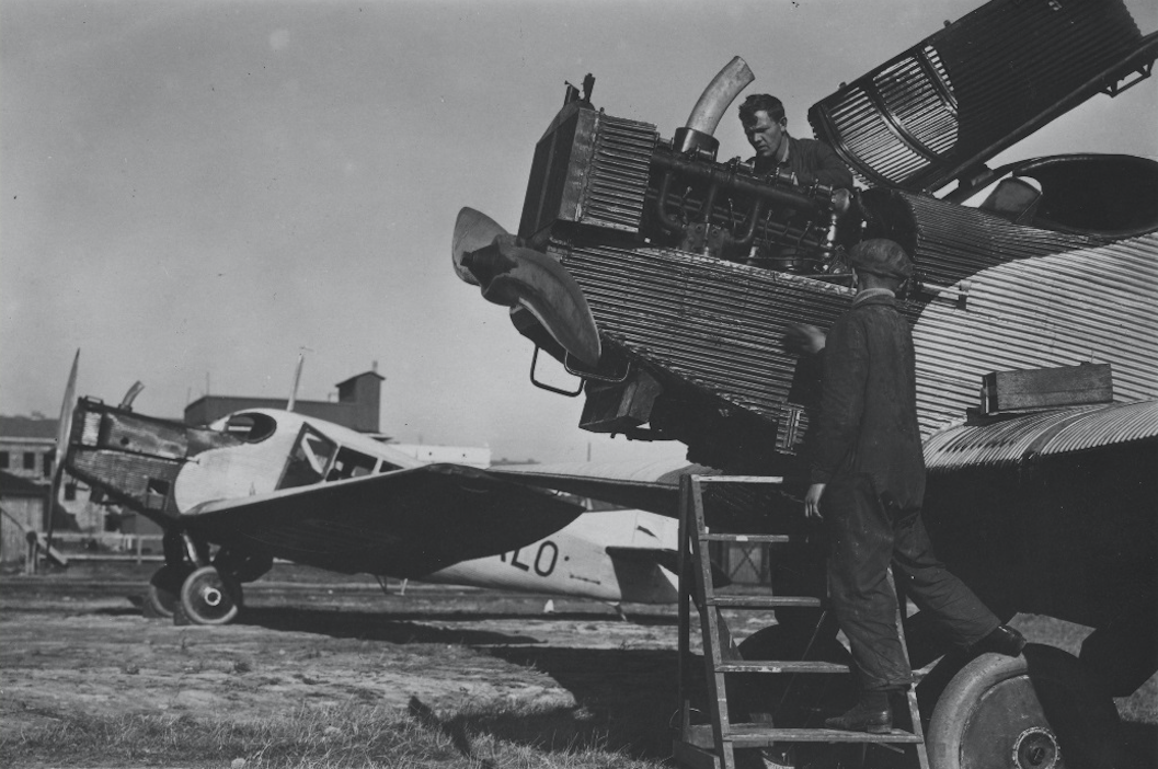 Polscy mechanicy przy samolocie Junkers F-13. 1926 rok. Zdjęcie Aerolot