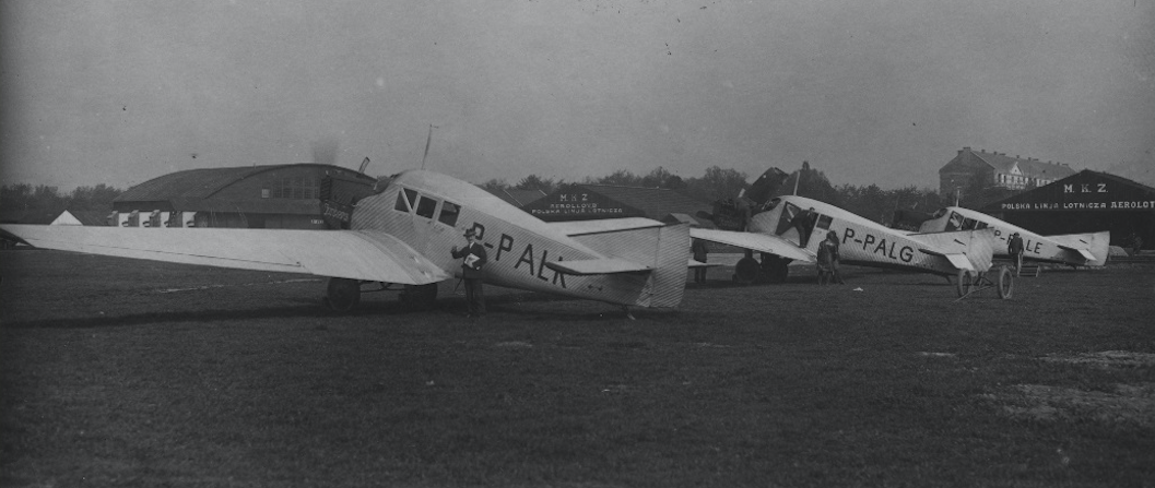 Trzy samoloty Junkers F-13 Polskiego przewoźnika AEROLOT. Pole Mokotowskie. 1928 rok. Zdjęcie Aerolot