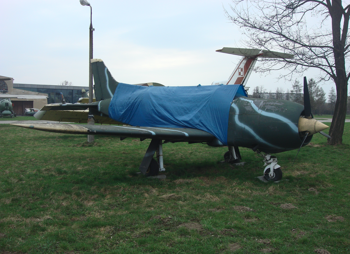 PZL-130 nb 003 w chińskim kamuflażu. 2011 rok. Zdjęcie Karol Placha Hetman