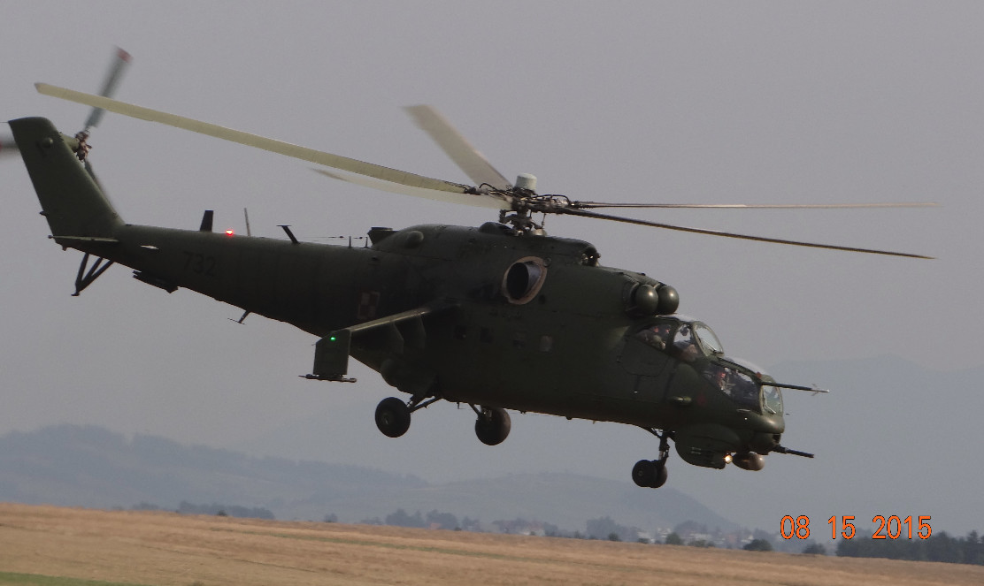 Mi-24 nb 732 w locie. Nowy Targ 2015 rok. Zdjęcie Karol Placha Hetman