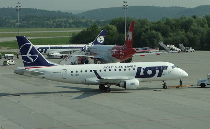 Embraer 170 LR SP-LDG PLL LOT. 2012 rok. Zdjęcie Karol Placha Hetman