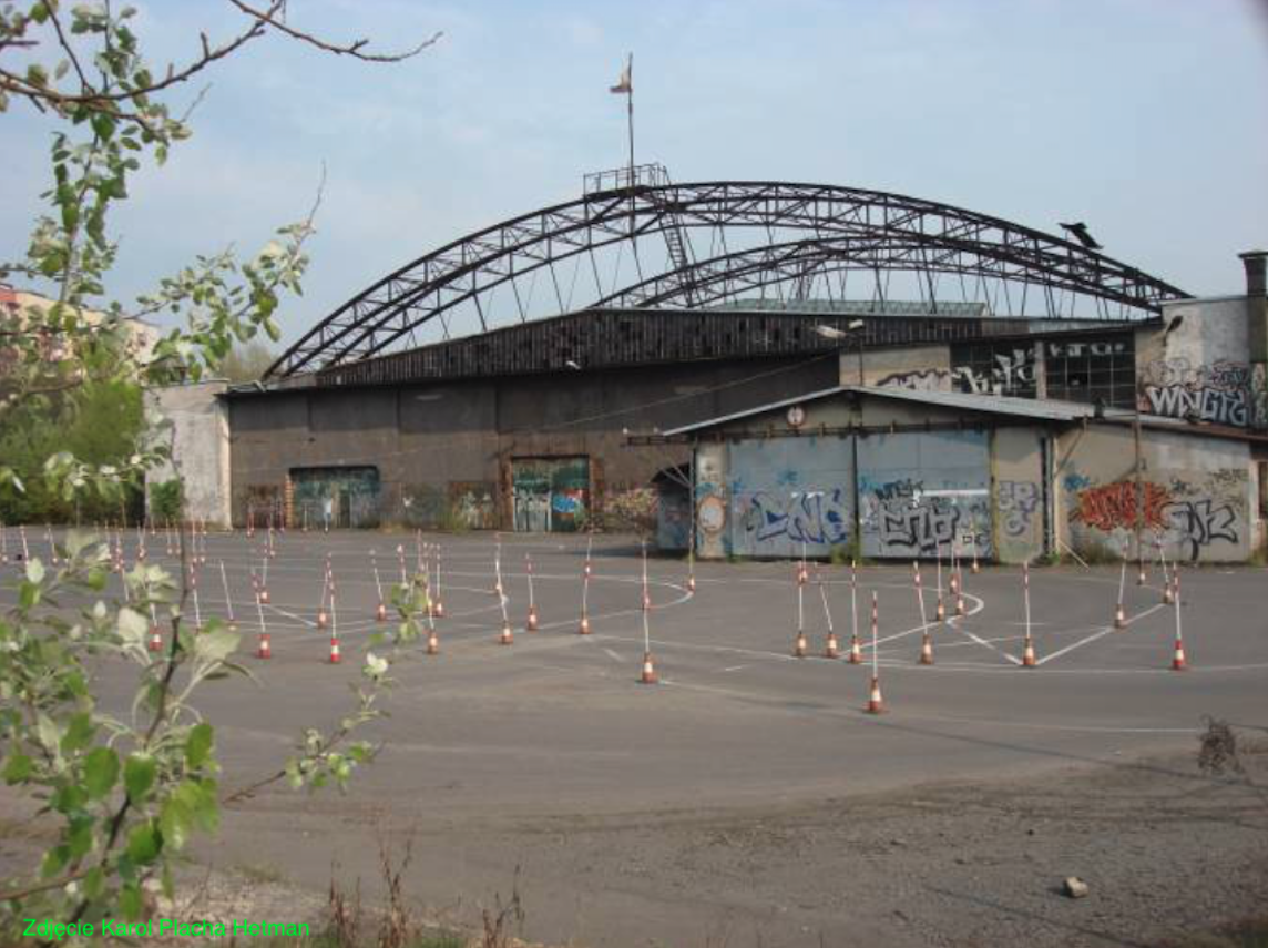 Hangar PLL LOT przy ulicy Stella-Sawickiego. 2009 rok. Zdjęcie Karol Placha Hetman