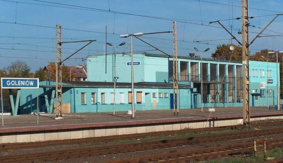 Dworzec kolejowy PKP w Goleniowie. 2009 rok. Zdjęcie LAC