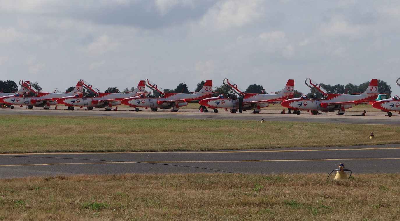 Biało-Czerwone Iskry Air Show 2013 rok. Zdjęcie Karol Placha Hetman