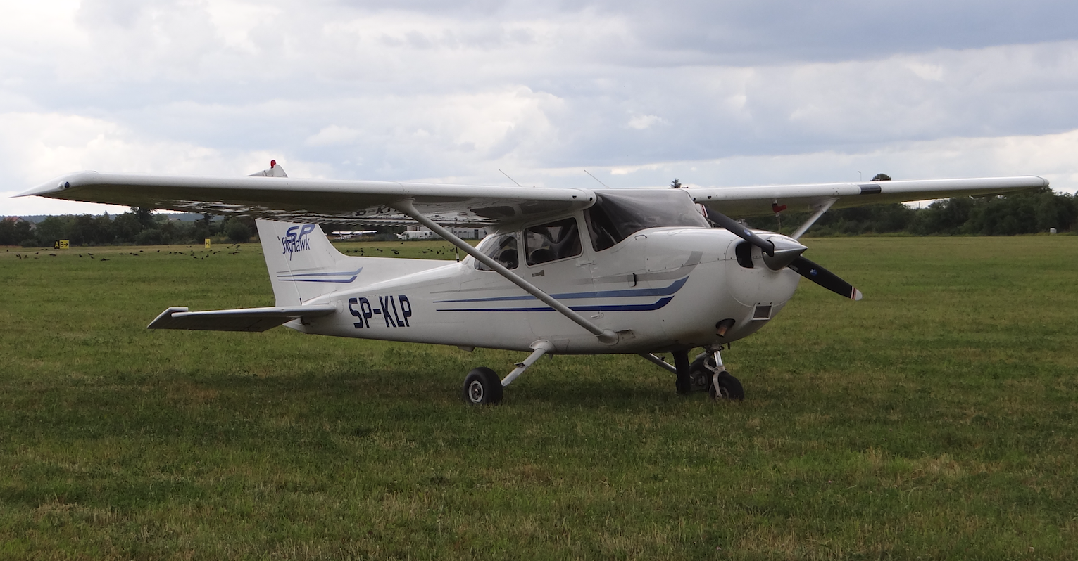 Lotnisko Piotrków Trybunalski. Cessna 172 S na polu wzlotów. 2018 rok. Zdjęcie Karol Placha Hetman