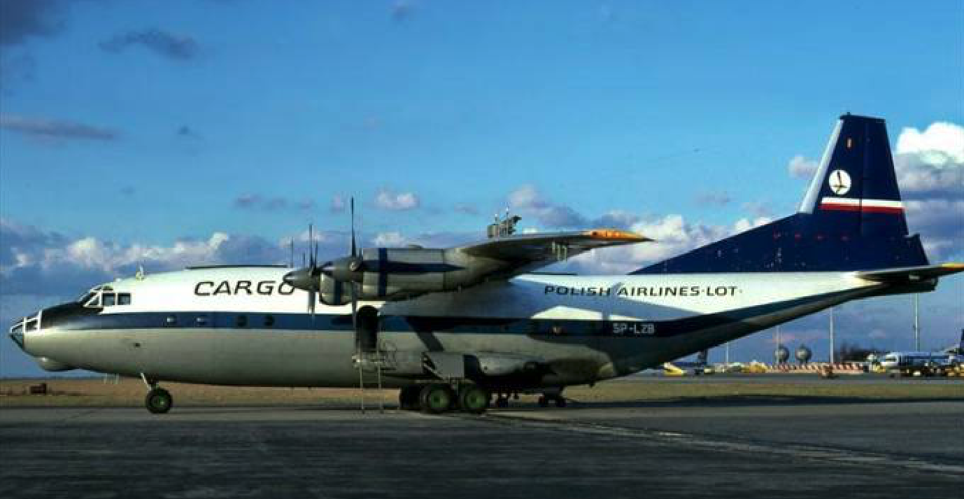 An-12 SP-LZB. 1986 rok. Zdjęcie LAC