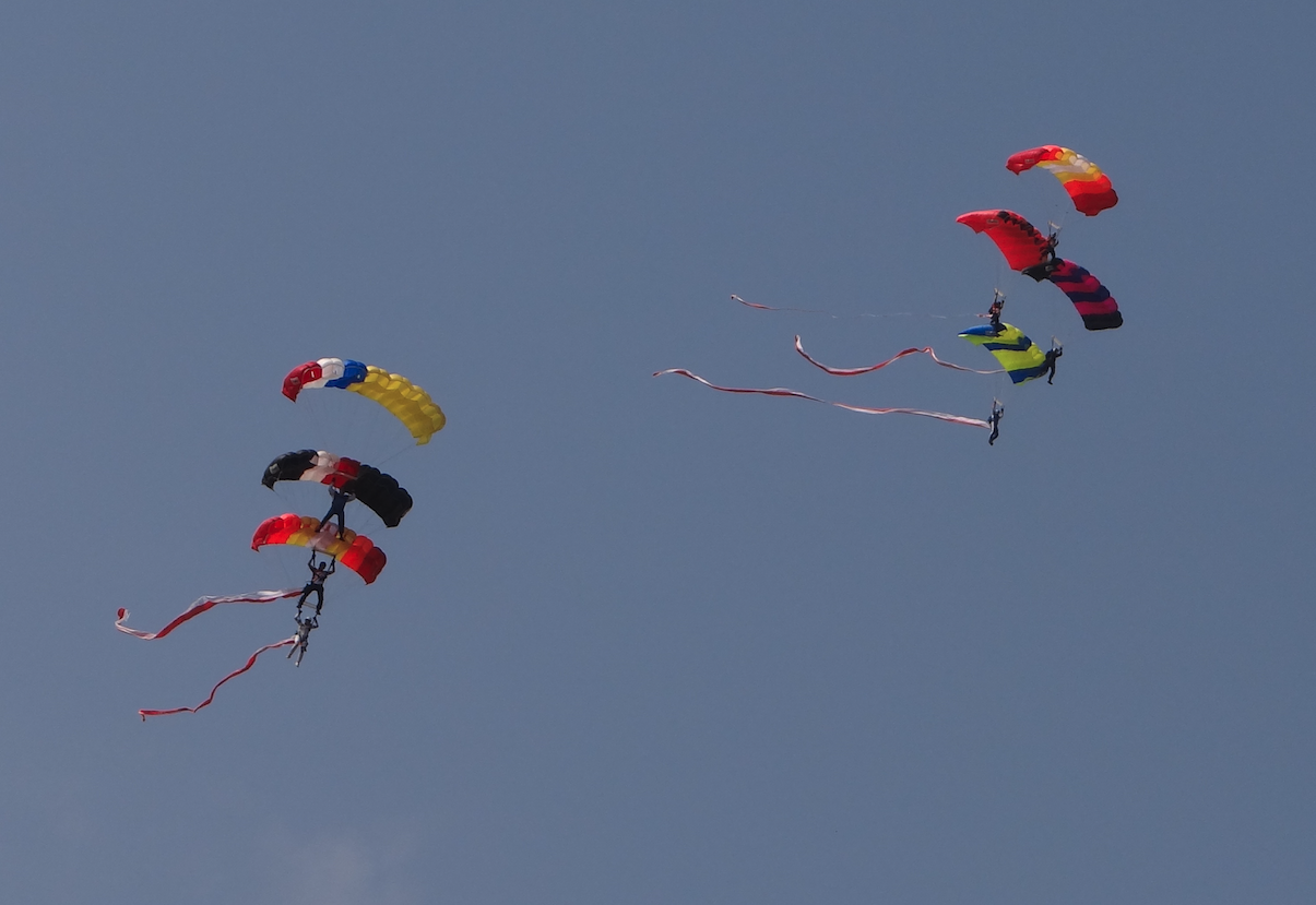 Skoczkowie spadochronowi. Rzeszów 2019 rok. Zdjęcie Karol Placha Hetman