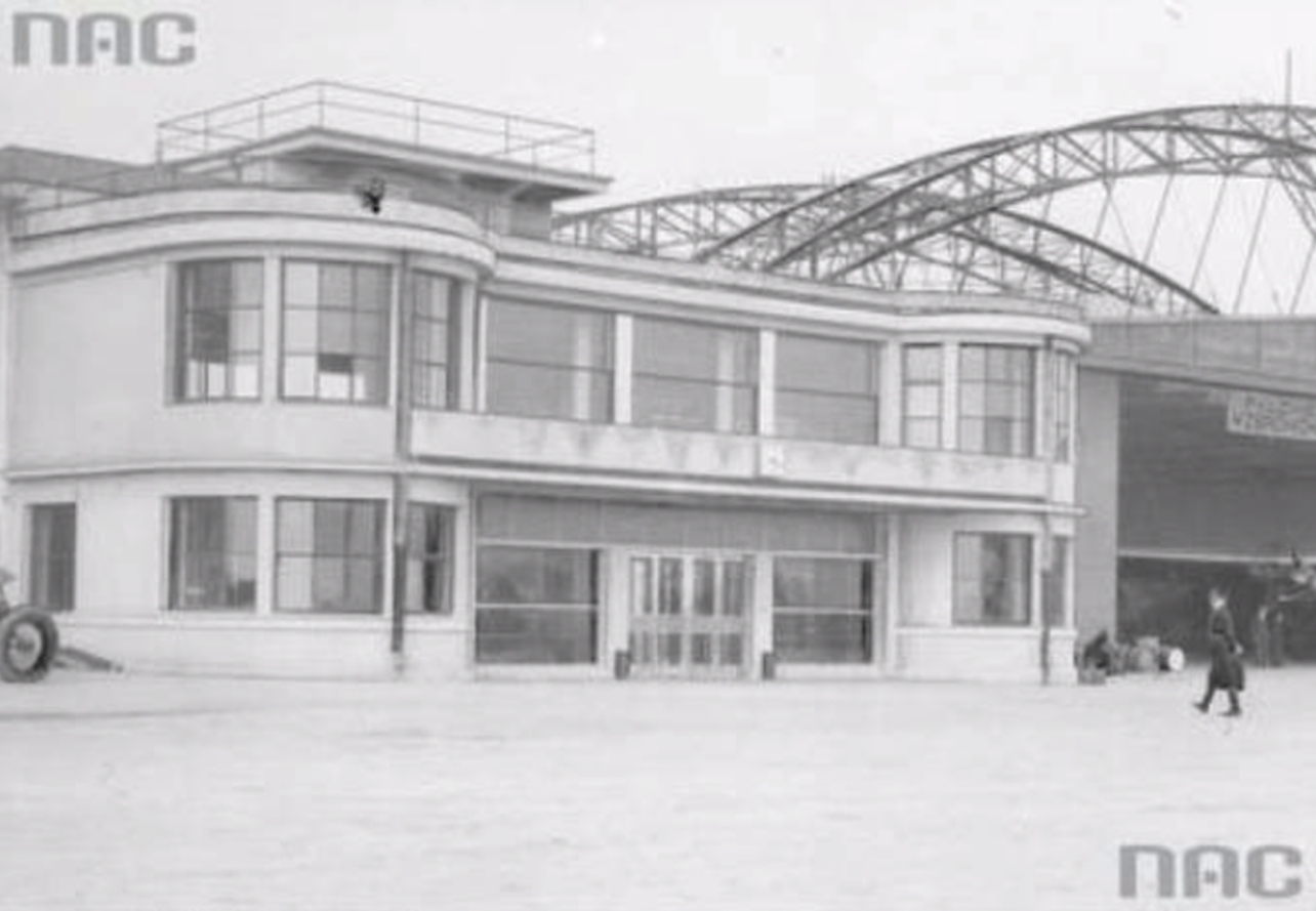 Dworzec Okęcie w pełnej krasie. 29 kwiecień 1934 roku. Zdjęcie NAC