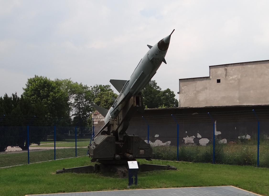 Pocisk rakietowy W-750  na wyrzutni systemu S-75. 2012 rok. Zdjęcie Karol Placha Hetman