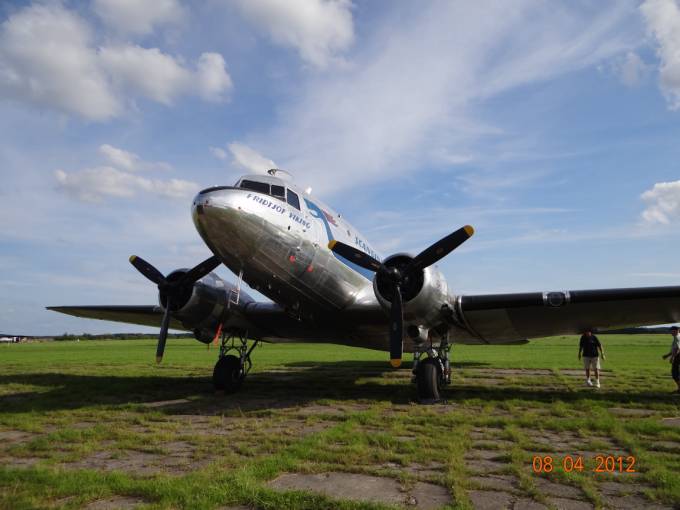 DC-3 rejestracja SE-CFP Lotnisko Wilamowo 2012 rok. Zdjęcie Karol Placha Hetman