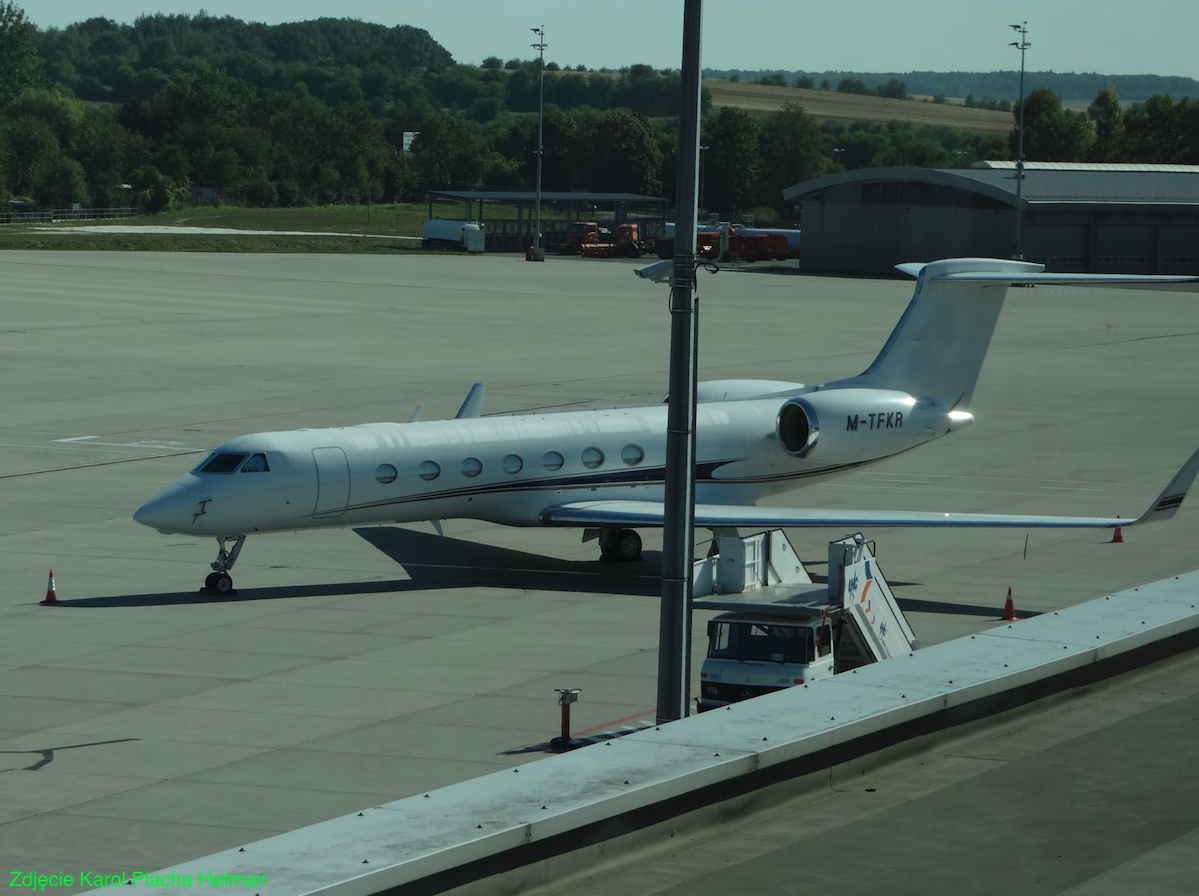 Gulfstream Aerospace 550 Gulfstream M-TFKR. 2012 rok. Zdjęcie Karol Placha Hetman