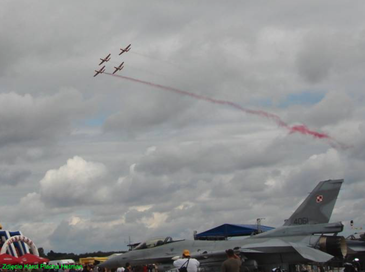 White and Red Sparks Formation. 2008. Photo by Karol Placha Hetman