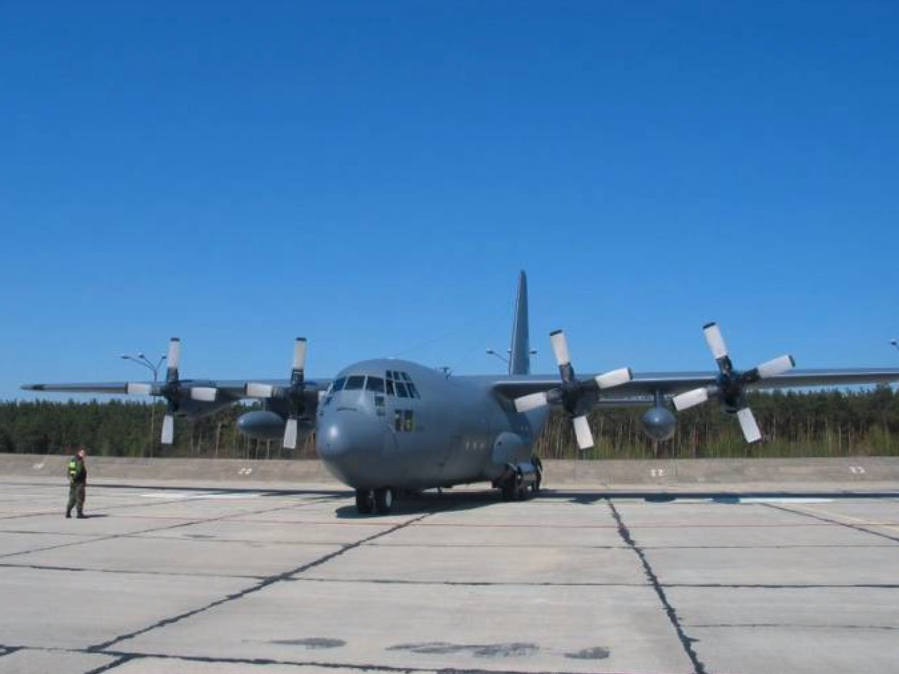 Lockheed C-130 nb 1502. Powidz 2010-04-25. Photo by 33. Air Base