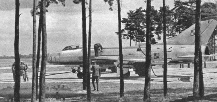 Su-7 BM nb 01 nr 5301 (114010) w Bydgoszczy w 1965 roku. Zdjęcie LAC