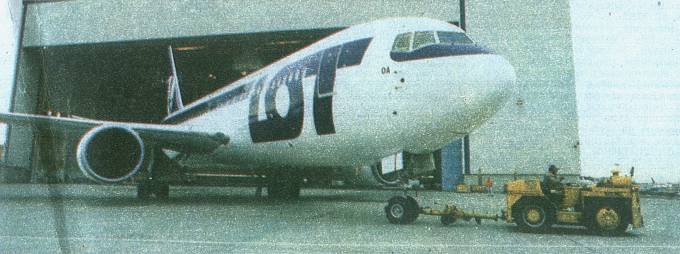 Roll out B-767-200 ER SP-LOA Gniezno. 1989 rok. Zdjęcie Boeing